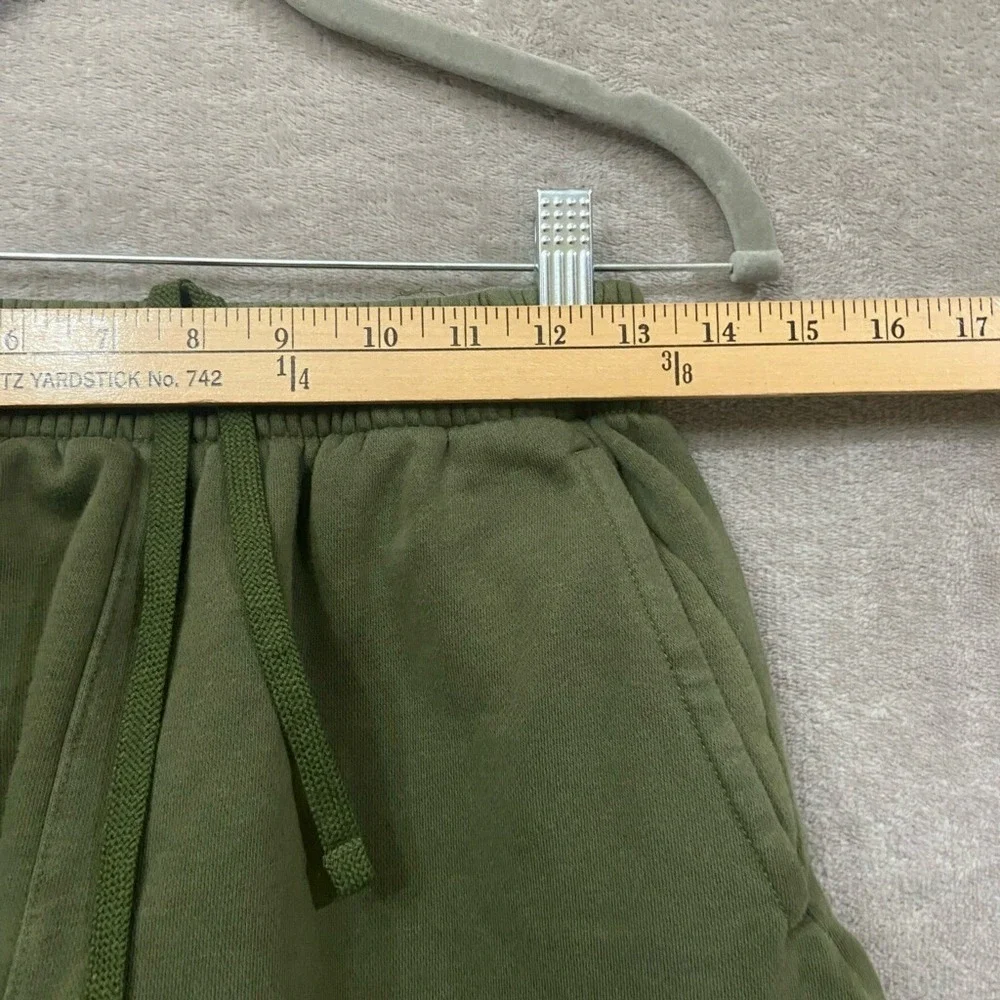 Nike‎ Sportswear Club Graphic Shorts Men Small  Green Fleece Swoosh Active Gym